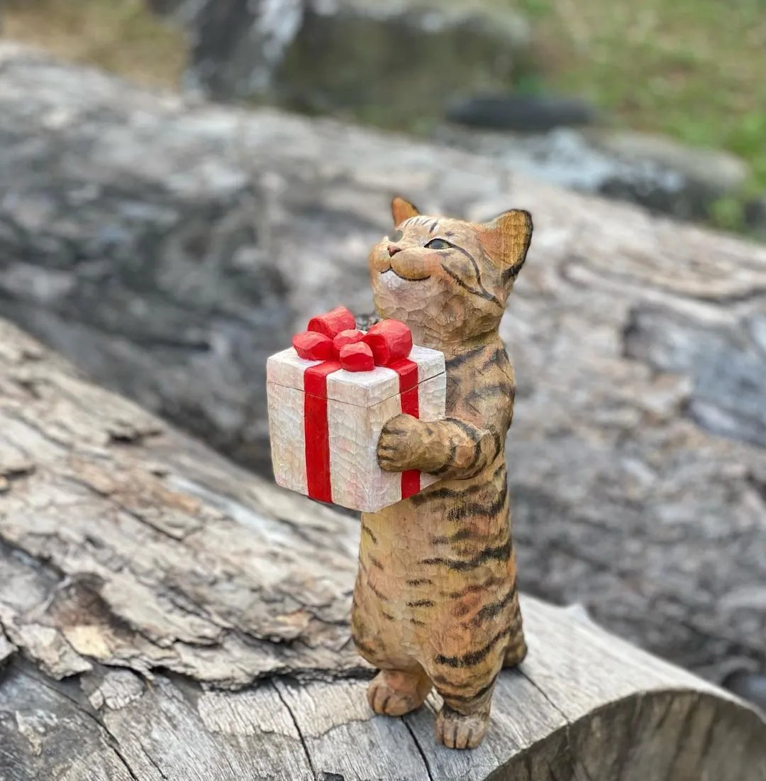 Sakura Hanafusa: Master Woodcarver of Inspiring Cat Sculptures