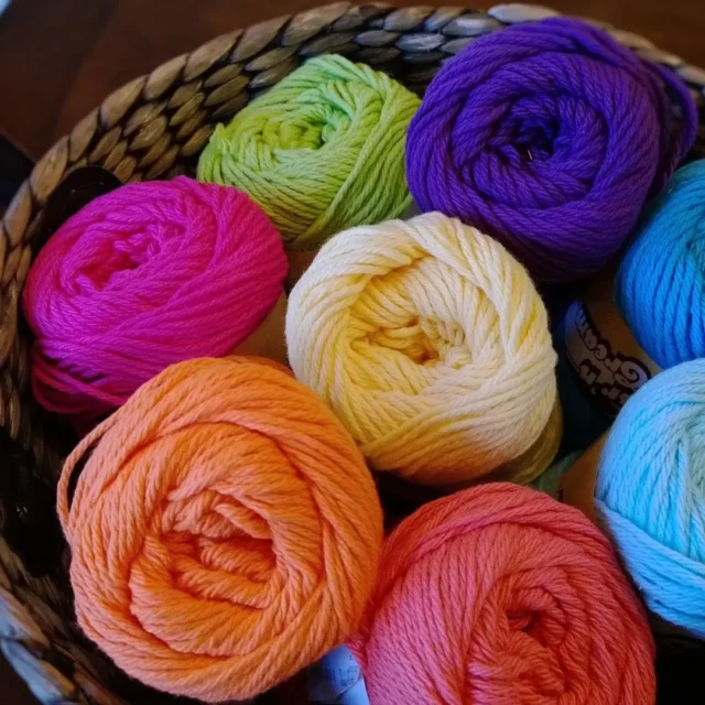 What are the best types of yarn for knitting and crocheting?